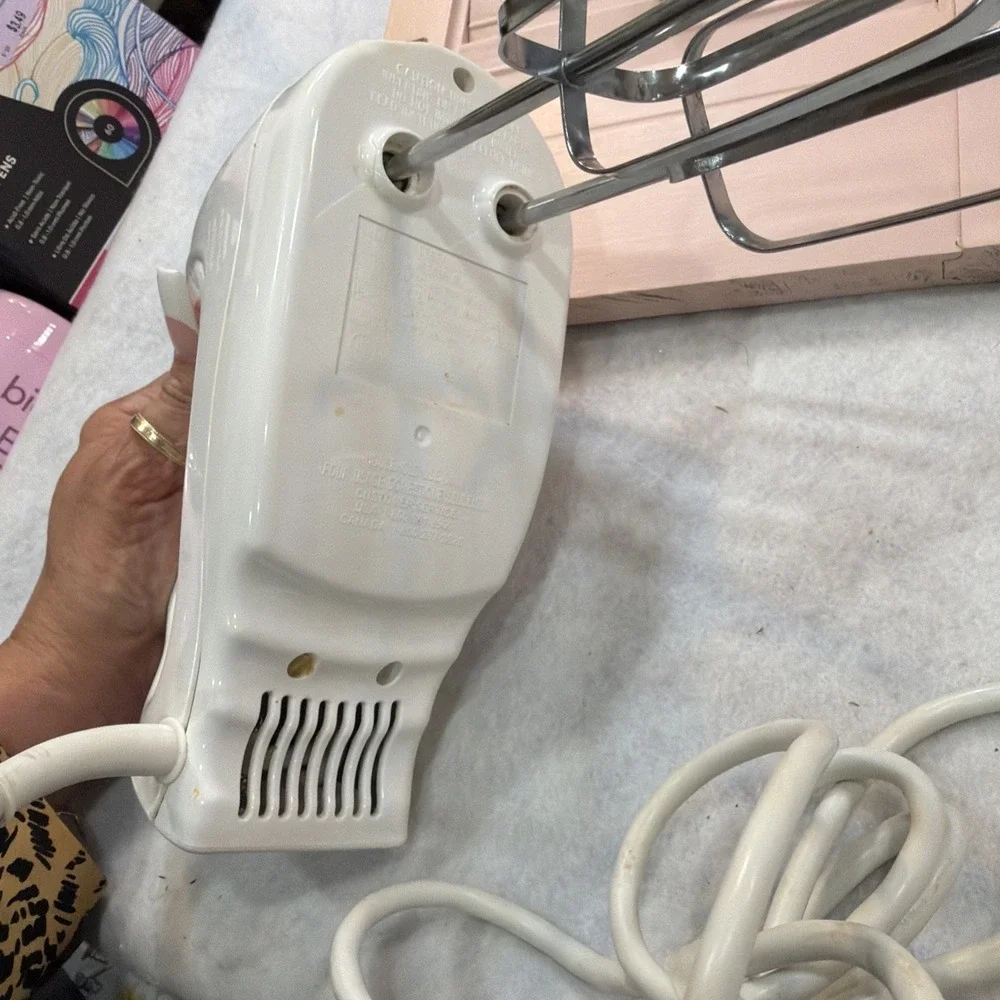 Hamilton Beach 6-Speed Electric Hand Mixer Works Great Good Condition Used. 4 At